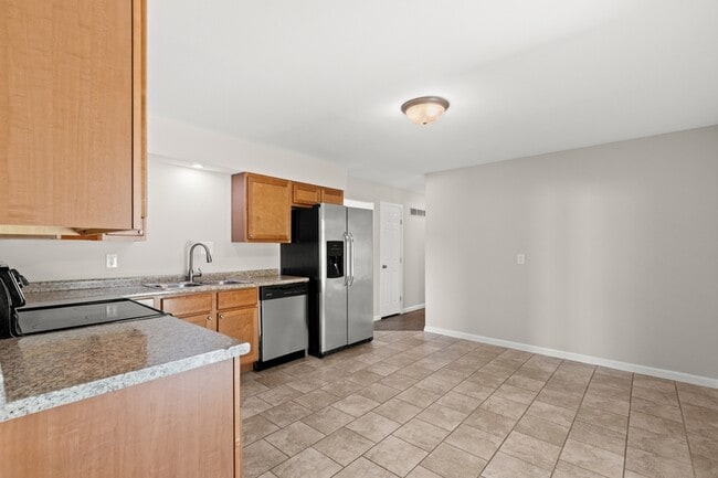Building Photo - 1517 Lincoln Dr