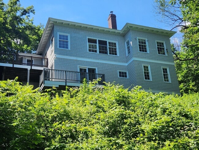 Building Photo - 134 Mountain Rd