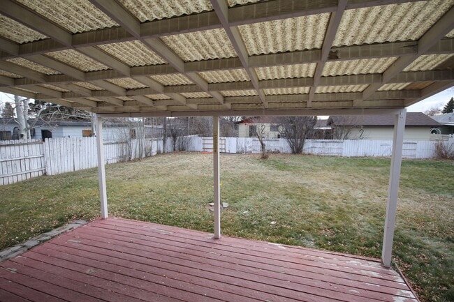 Building Photo - Single family home near CMR High School and Valley View Elementary School in Great Falls.