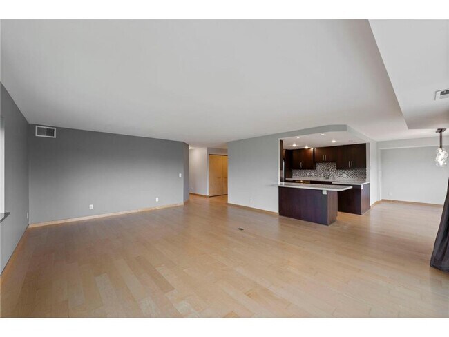 Building Photo - 2885 Knox Ave S