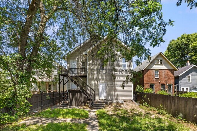 Building Photo - 1339 Mooberry St