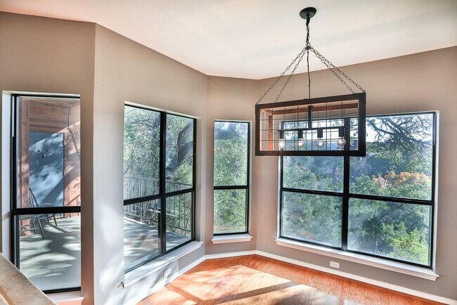 Building Photo - 4711 Spicewood Springs Rd