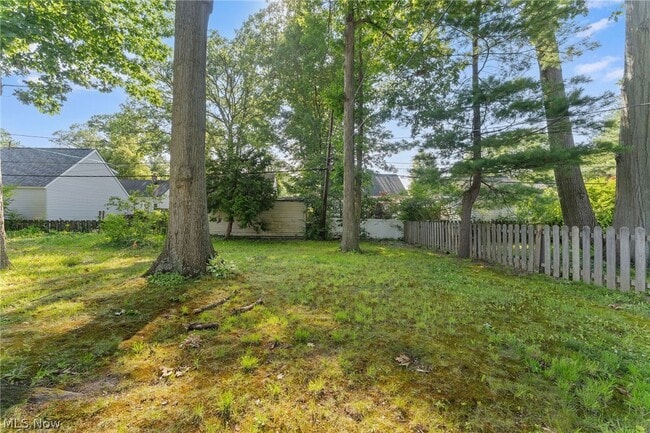 Building Photo - 602 Huntmere Dr