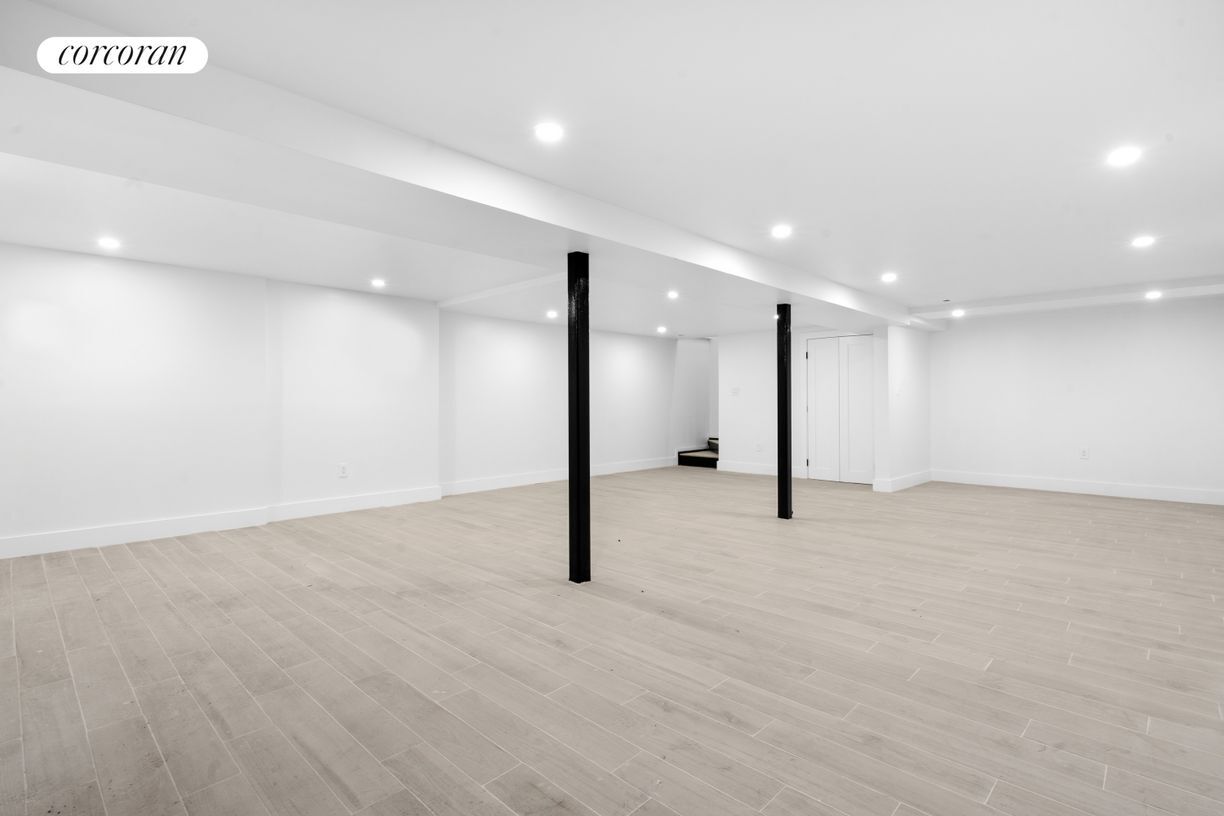 Building Photo - 403 Linden St