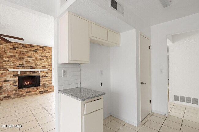 Building Photo - 2117 Anise Dr