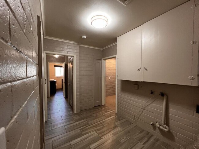 Building Photo - 1039 Poplar St