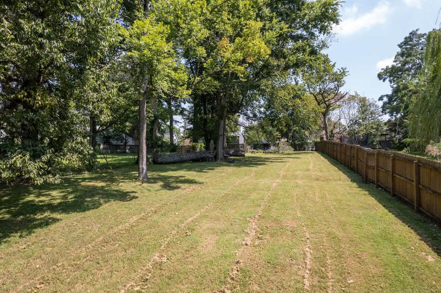 Building Photo - 2412 Vaulx Ln
