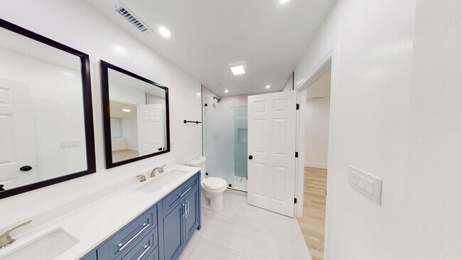 Building Photo - Large 6 Bedroom POOL House on East Falls V...