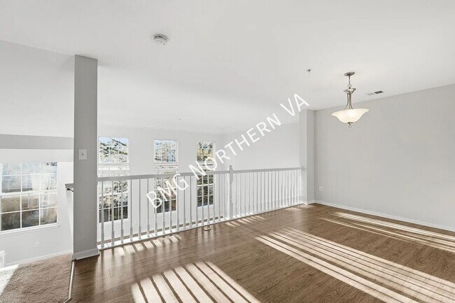 Building Photo - 1881 Crescent Park Dr