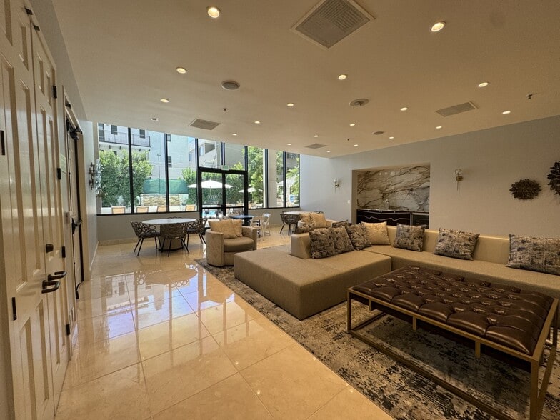 Building Photo - 10724 Wilshire Blvd