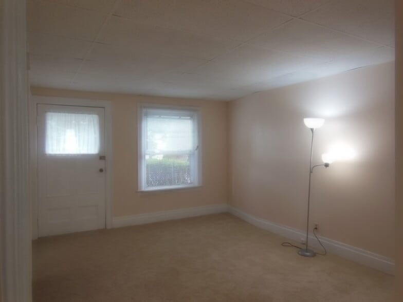 Building Photo - 196 Adam St