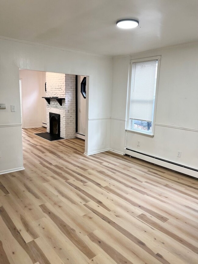Building Photo - Spacious 3 bed, 2.5 bath Single Family home in Carrick- New Flooring and Paint, Available Immedia...
