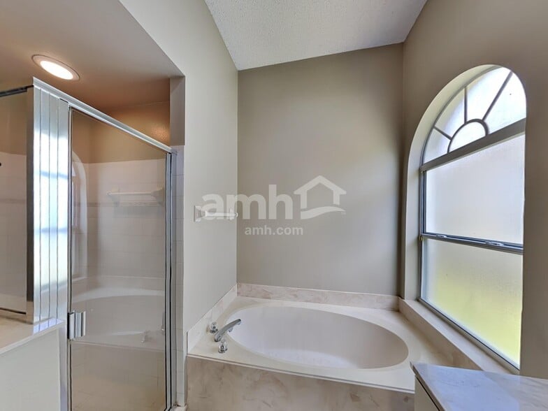 Building Photo - 3588 Foxcroft Cir