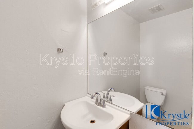 Building Photo - 424 Corcoran Ave