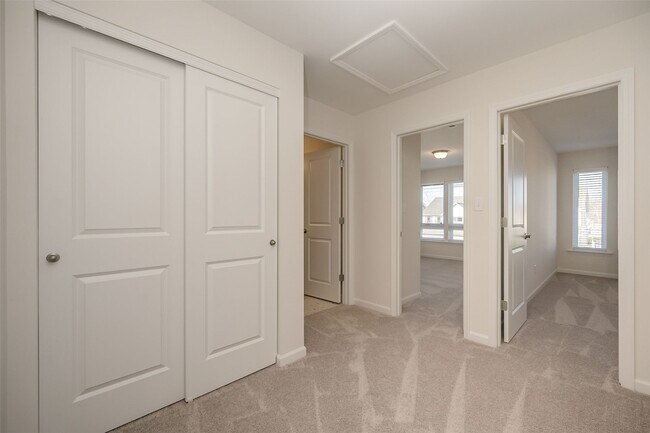 Building Photo - 30 Pheasant Ln