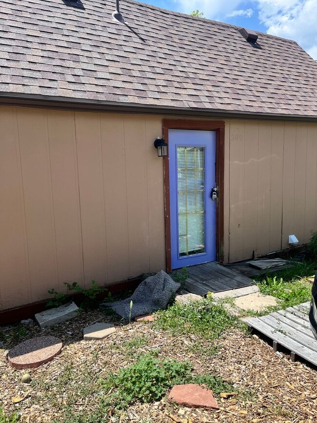 Building Photo - Charming 2-Bedroom Home Near the Heart of ...