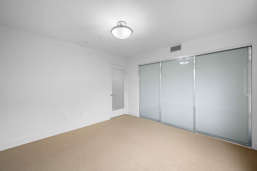 Building Photo - 11023 Fruitland Dr
