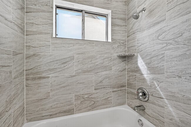 Building Photo - 4422 Wee Lassie Ln