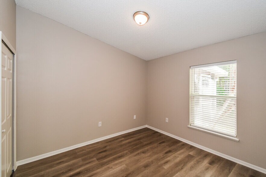 Building Photo - 7463 Lawn Tennis Ln