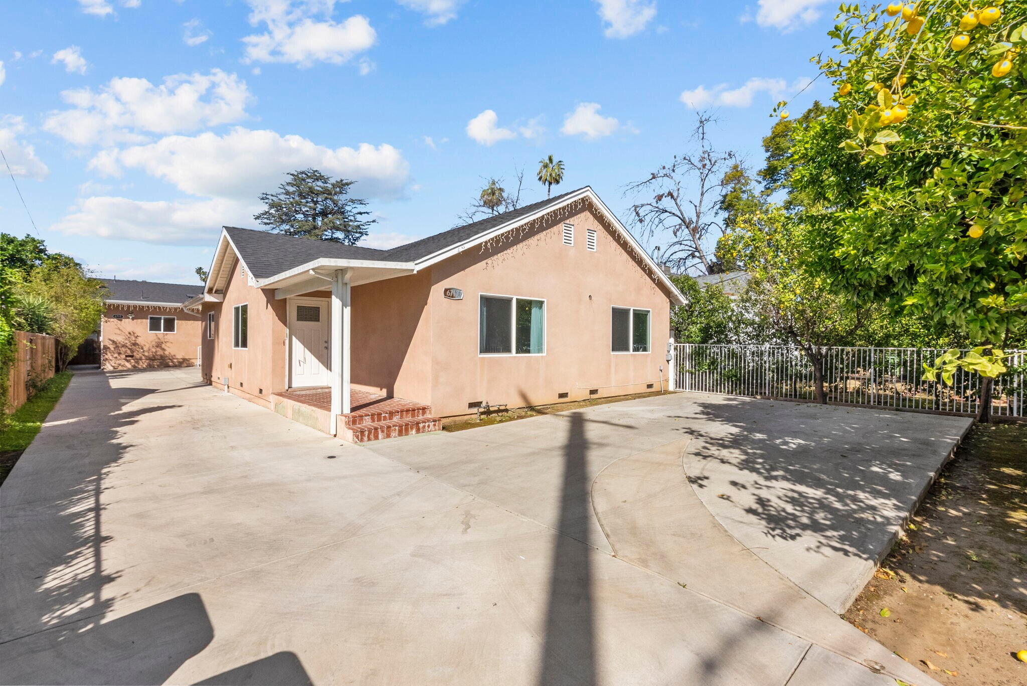 Building Photo - 6717 Cedros Ave