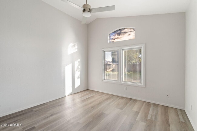 Building Photo - 523 W Kelton Ln