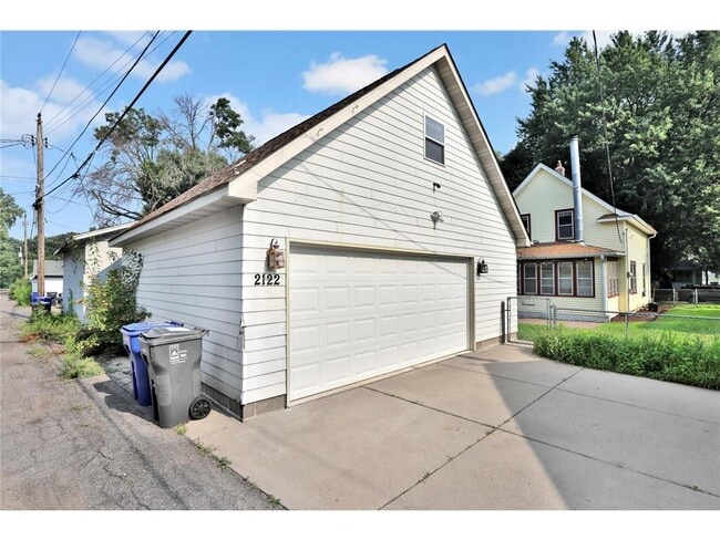 Building Photo - 2122 Temple Ct