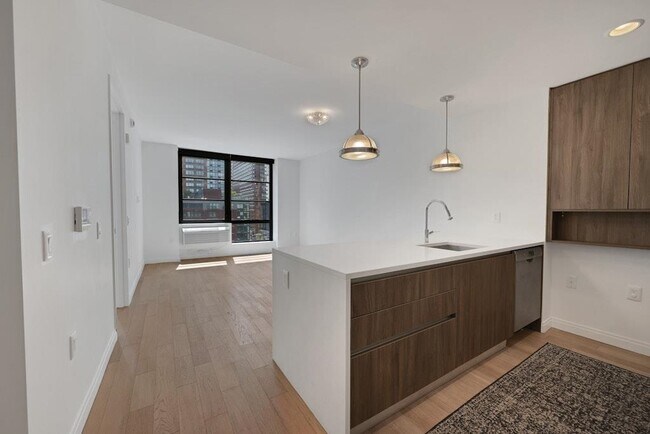 Building Photo - 160 1st St