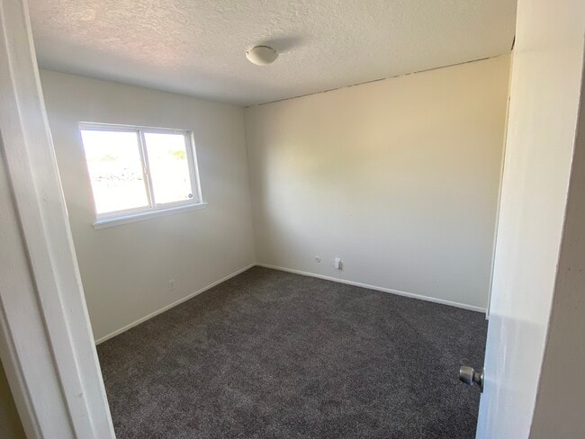 Building Photo - 11213 Chico Rd NE