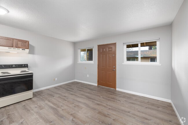 1BR, 1BA - 600SF - Country Square Apartments