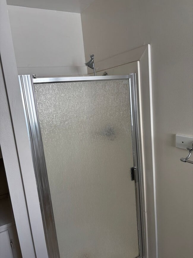 Building Photo - 4 bedroom 2 bath upper west side