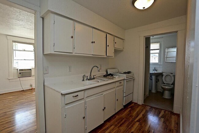 Building Photo - 1615 Wentworth St