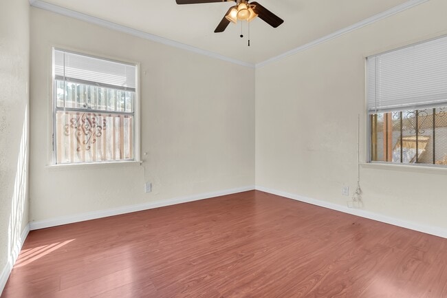 Building Photo - 905 N Albertson Ave
