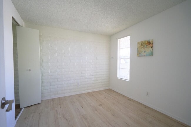 Building Photo - 3410 S Mann Ave