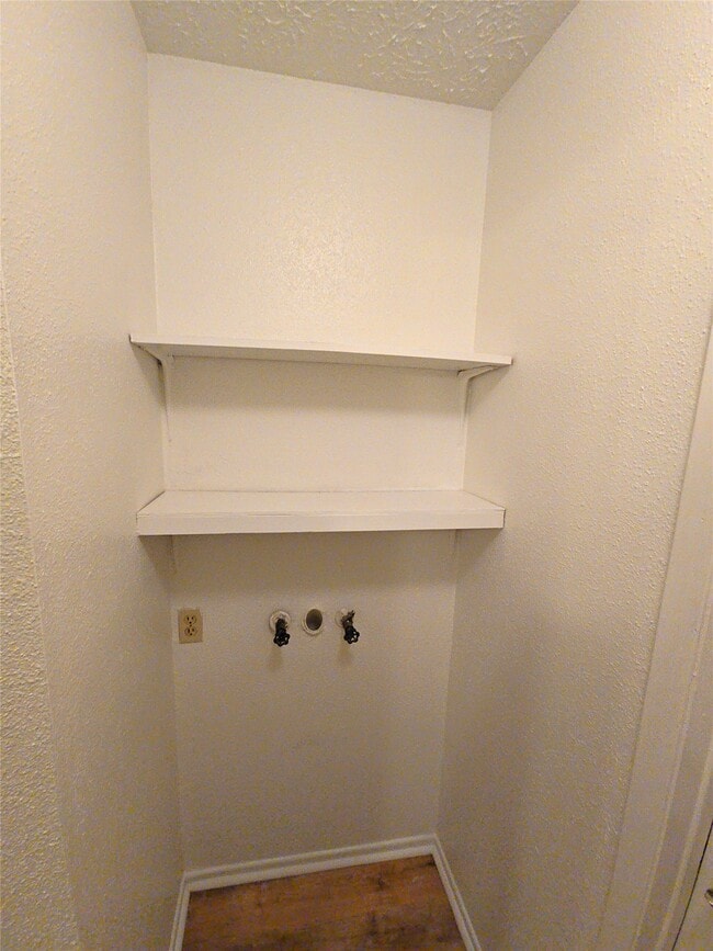 Building Photo - 10906 Maple Rock Dr