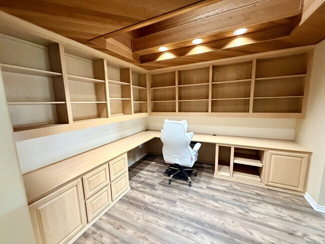 Building Photo - 38441 Oaktree Loop