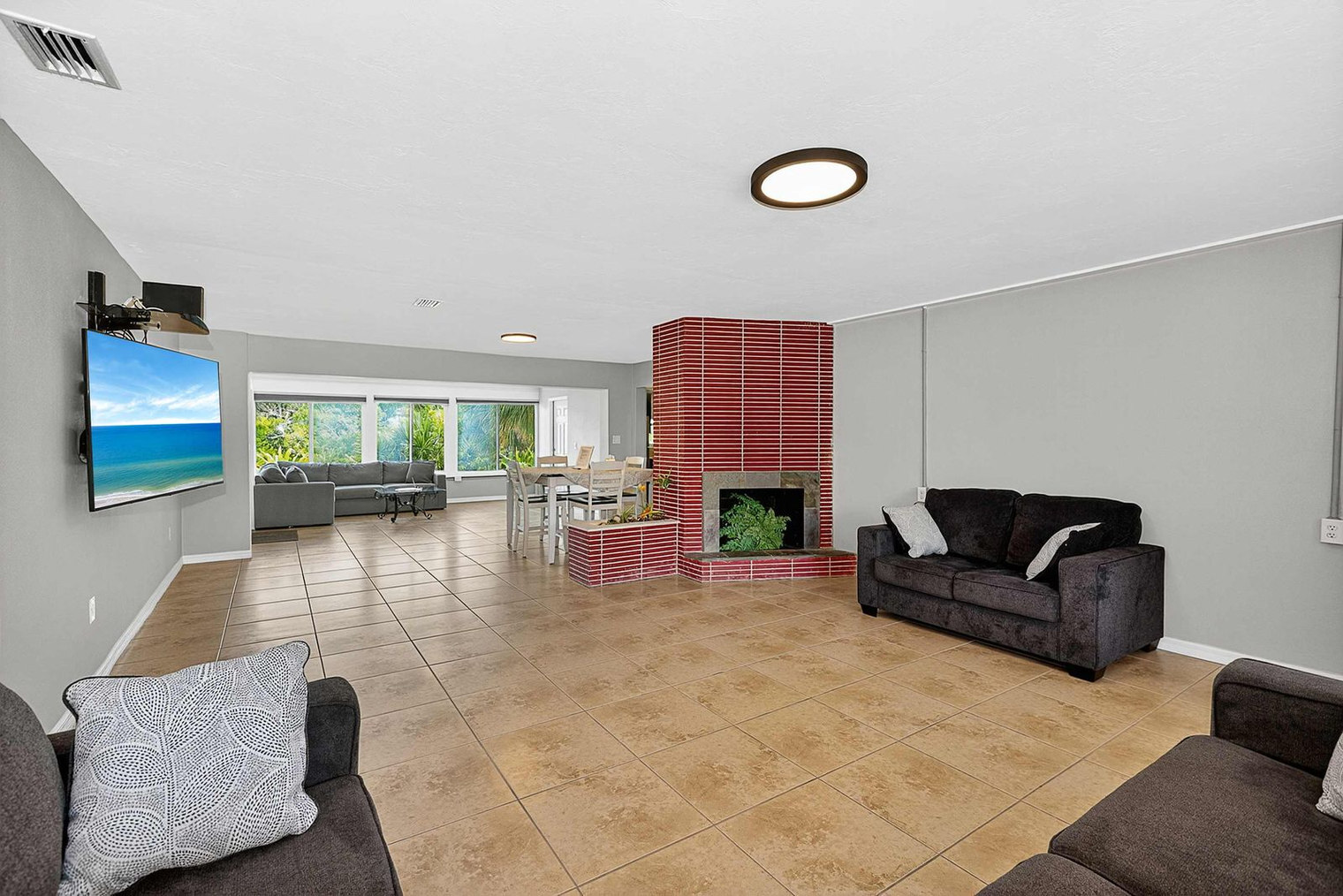 Building Photo - 324 Avenida Madera