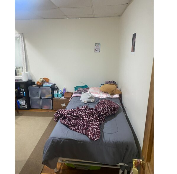 Building Photo - 368 Riverway