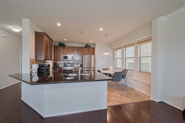 Building Photo - 20718 Bandrock Terrace