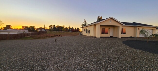 Building Photo - Gorgeous New Construction on Huge Lot!