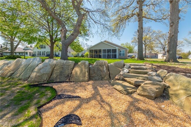 Building Photo - 3844 Edgewater Dr