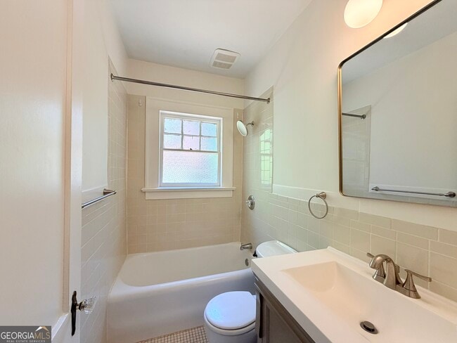 Building Photo - 557 Manford Rd SW