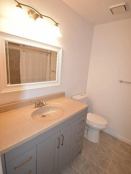 Building Photo - 2013 Bayhead Dr