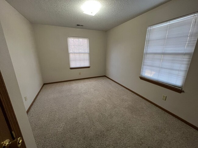 Building Photo - Pre-Leasing for 26/27 School Year