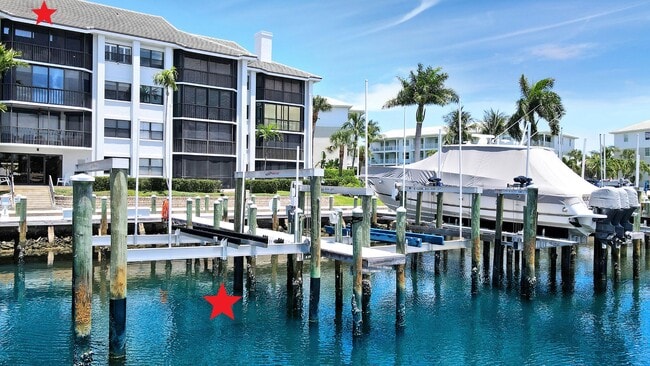 Building Photo - 543 Bay Colony Dr N