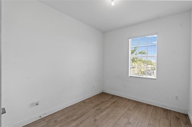 Building Photo - 1102 NW 40th Way