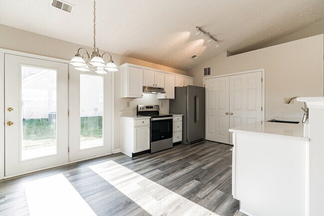 Building Photo - Three bedroom rental on Woodhaven Pl
