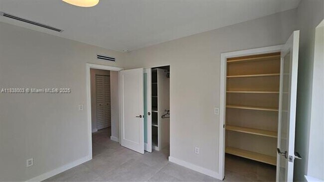 Building Photo - 424 NE 63rd St