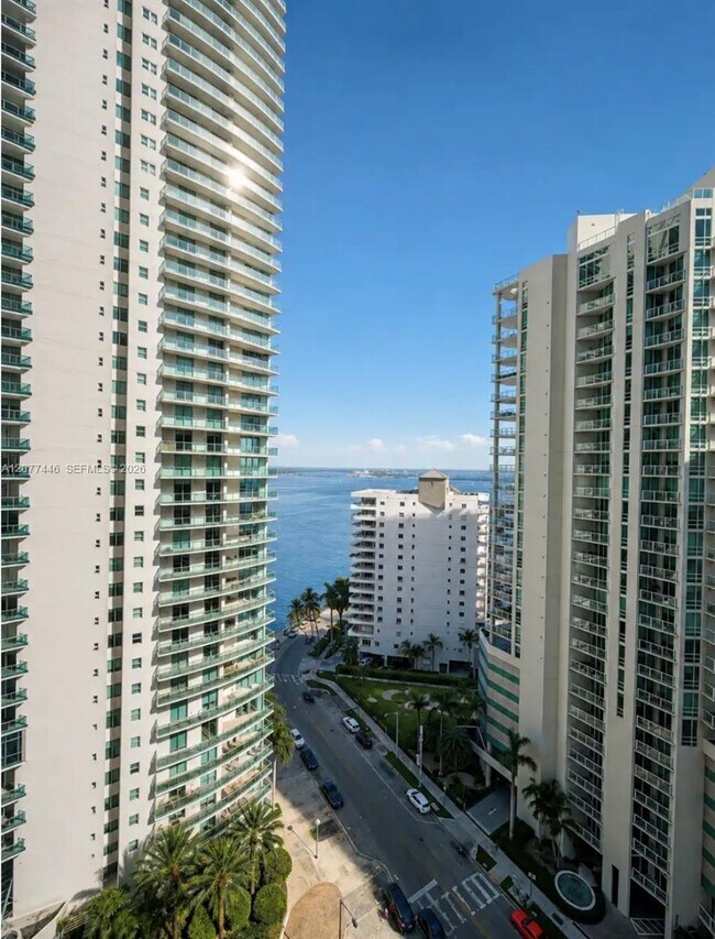 Building Photo - 1300 Brickell Bay Dr