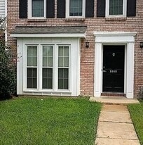 Front Walk up - 2005 Rexford Rd