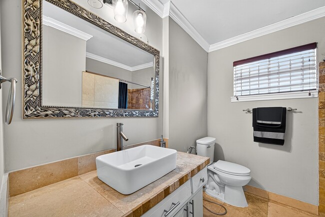 Building Photo - 9402 Meadowcroft Dr